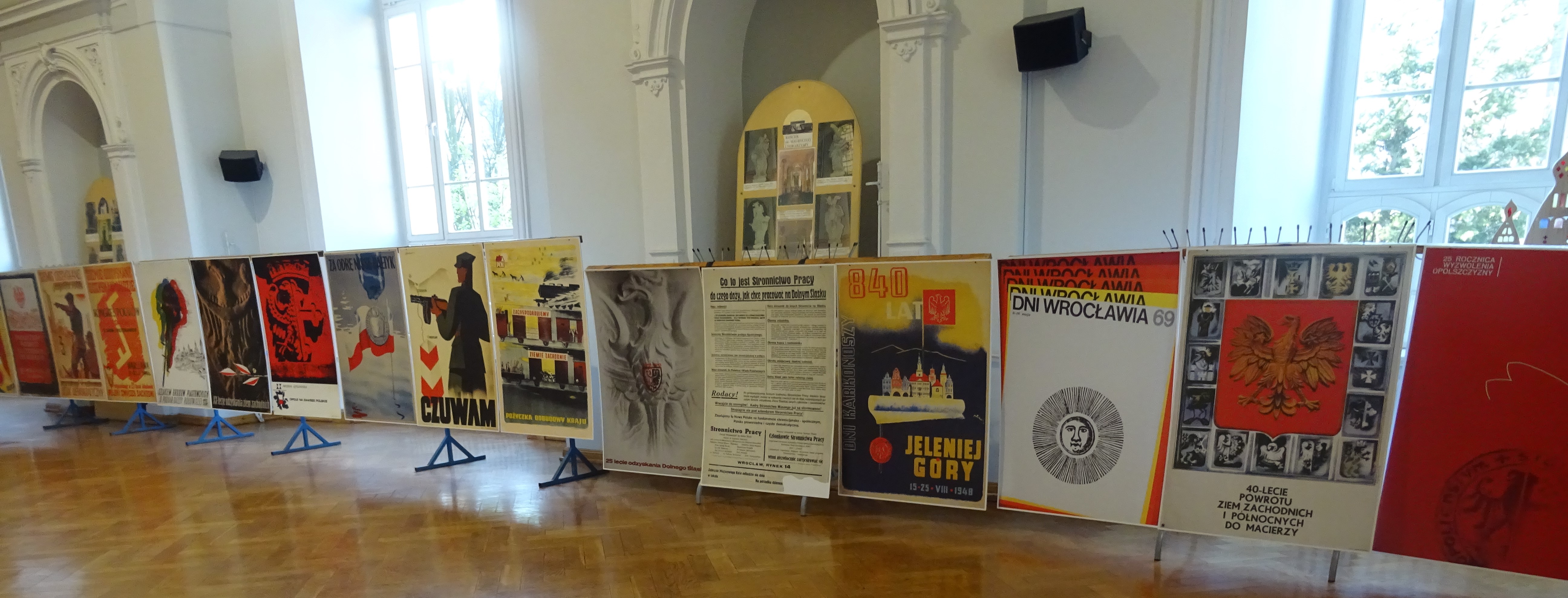 Wystawa plakatów ze zbiorów Muzeum Niepodległości